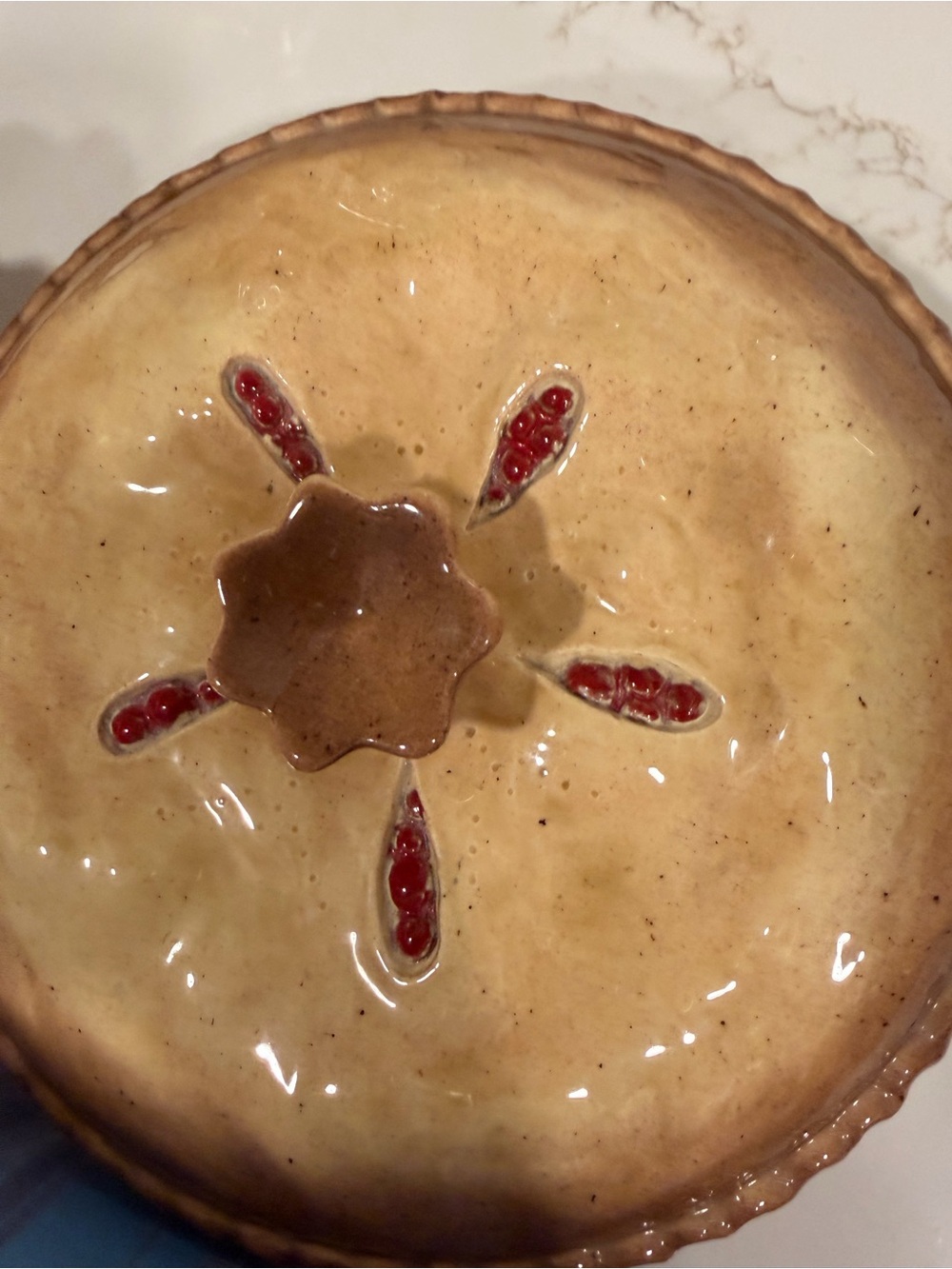 Ceramic Cherry Pie Dish Cover in Tan vintage - Picture 4 of 6
